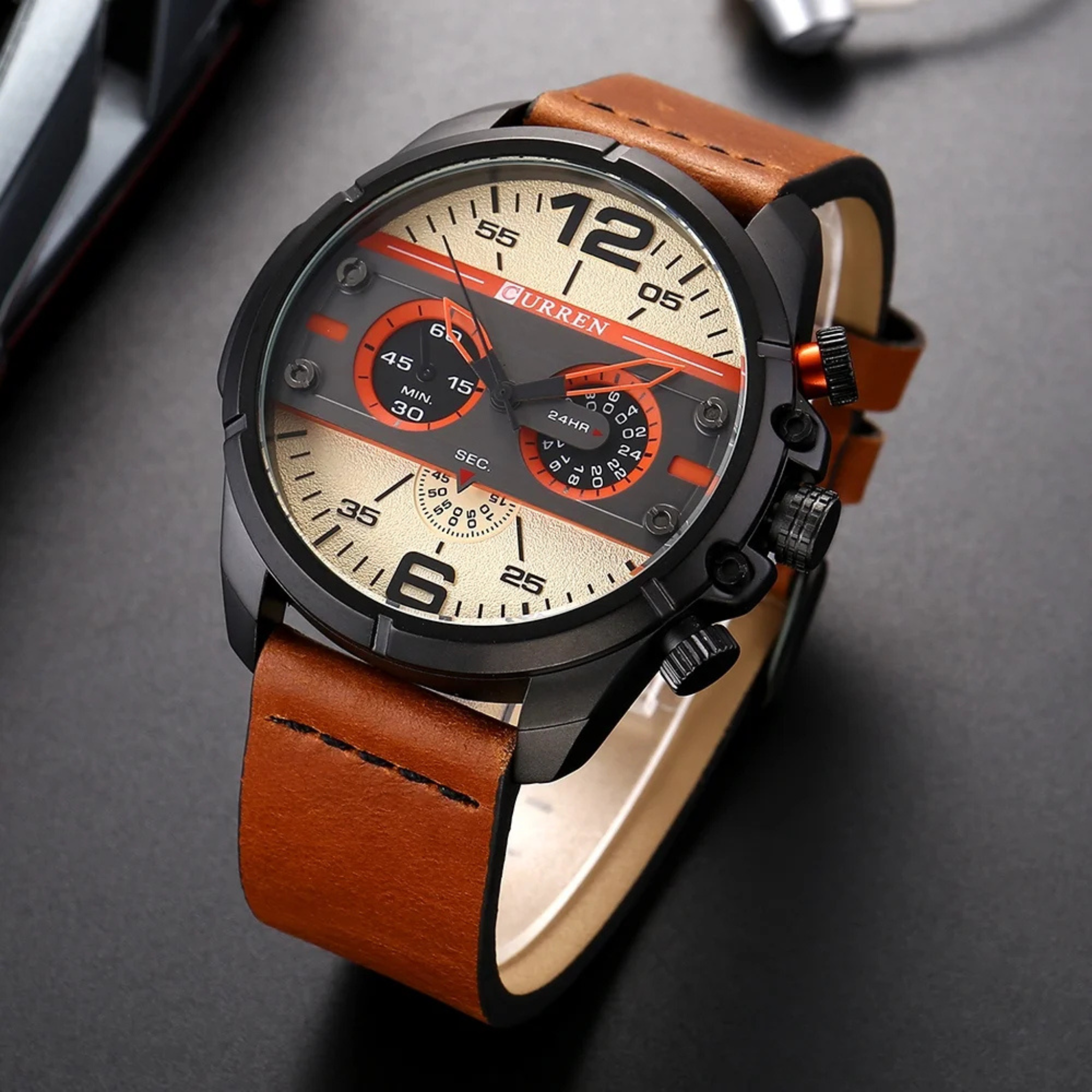 Reloj Curren 8259 para hombre malla de cuero color Marrón